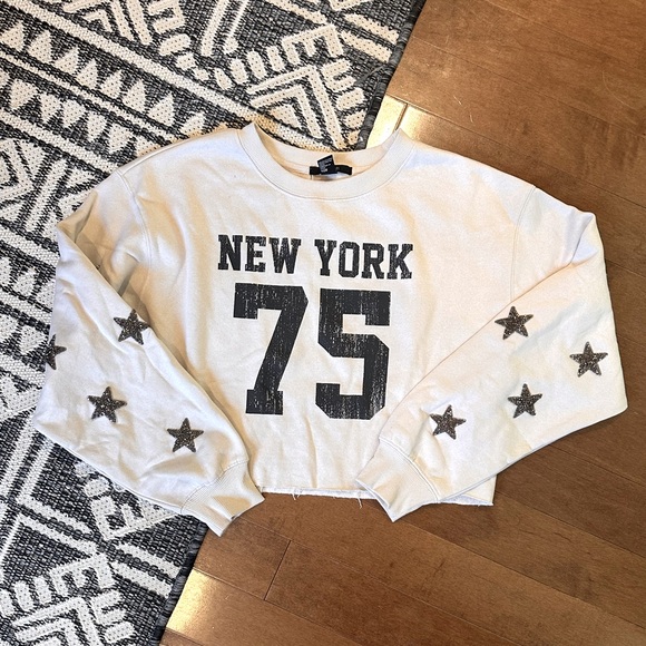 Forever 21 Cropped Sweatshirt "New York 75" Glitter Star Sleeves Sz M Worn Once - Picture 1 of 7